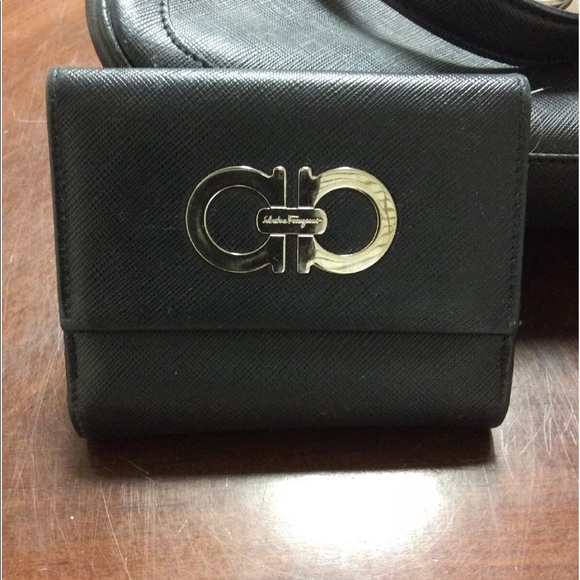 Ferragamo pocketbook with matching wallet - Picture 6 of 13